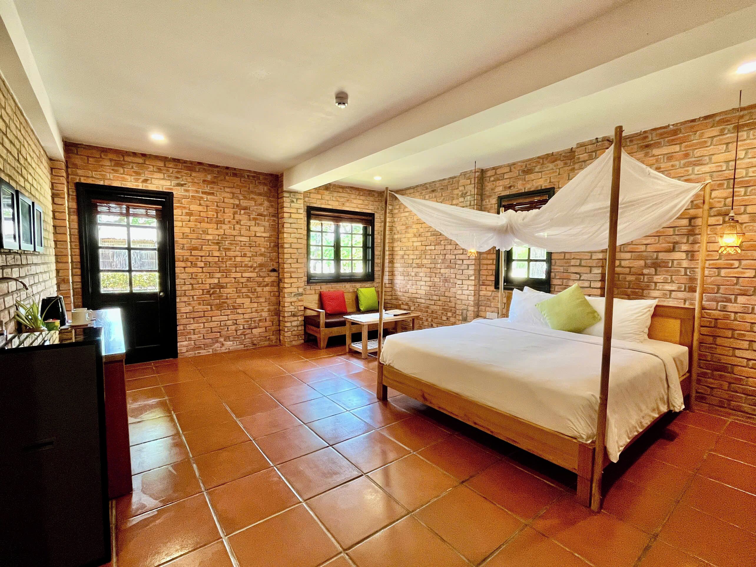Grand Deluxe Double Room with Garden View | Minibar, in-room safe, free WiFi, bed sheets