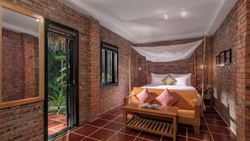 Grand Deluxe Double Room with Garden View | Minibar, in-room safe, WiFi (free), bed sheets