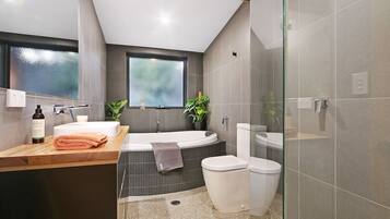 Shower, jetted bath, hair dryer