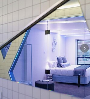 Departamento exclusivo | Espacio para trabajar con laptop y cortinas blackout 