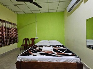 Meja, ruang kerja komputer riba, kalis bunyi, Wi-fi percuma 