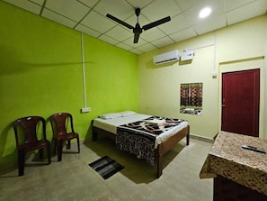 Desk, laptop workspace, soundproofing, free WiFi - Havelock Harmony Resort (Port Blair)