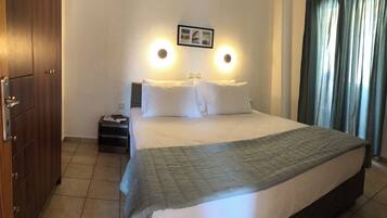 1 chambre, fer et planche à repasser, Wi-Fi, draps fournis