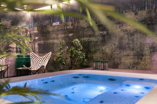 Salas para tratamentos a dois, sauna seca, banheira de hidromassagem