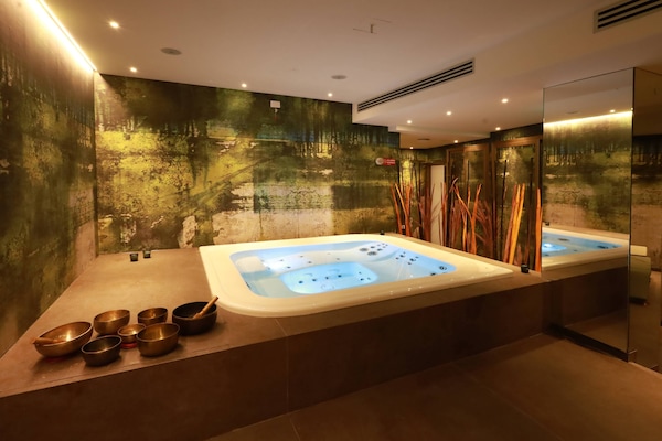 Behandlungsräume für Paare, Sauna, Whirlpool, Dampfbad