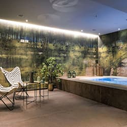 Indoor spa tub