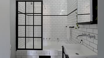 Monolocale Standard | Bagno | Asciugacapelli, asciugamani, sapone, shampoo