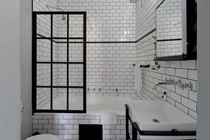 Bathroom - The Heriot City Centre Apartments (Cape Town)