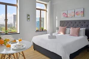 Deluxe Double Room | Individually decorated, individually furnished, laptop workspace - The Heriot City Centre Apartments (Cape Town)