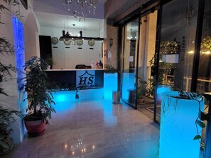 Reception - SANAPIRO (Tbilisi)