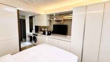 Full-size fridge, microwave, stovetop, electric kettle