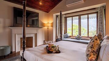 Premium bedding, down comforters, free minibar, in-room safe