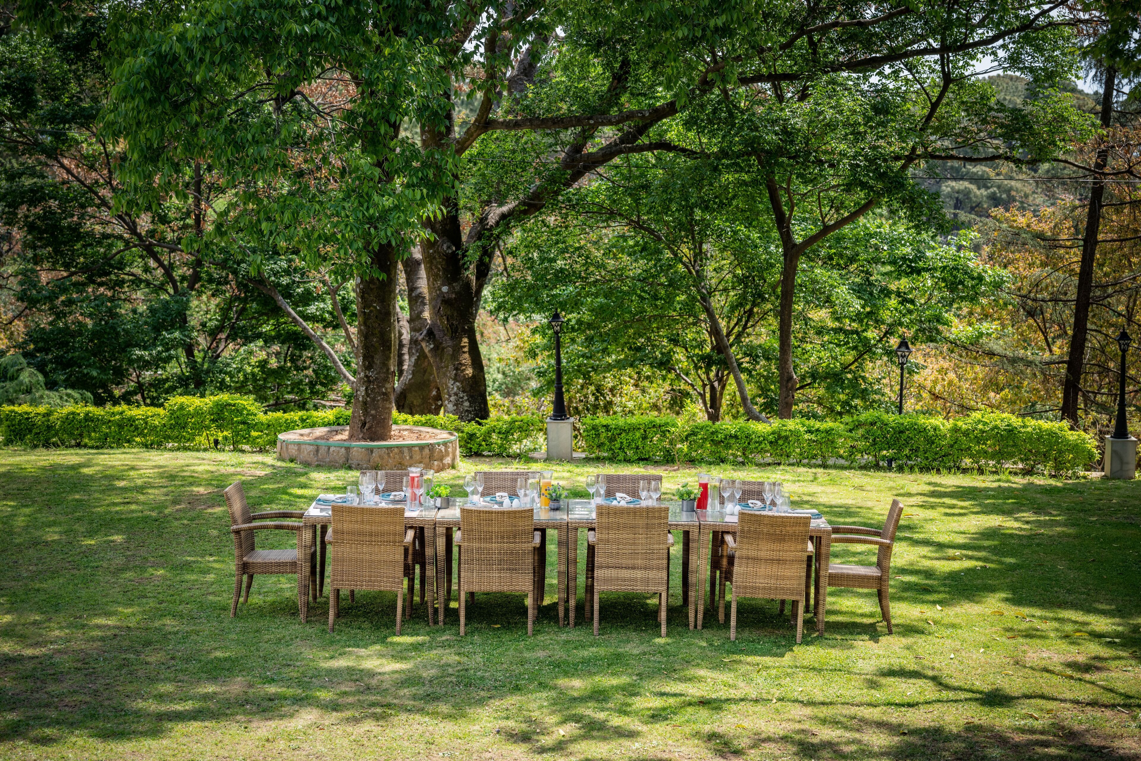 Breakfast, dinner, brunch served; garden views