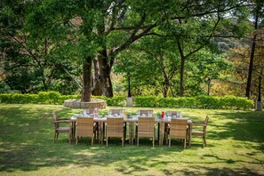 Tempat makan luar