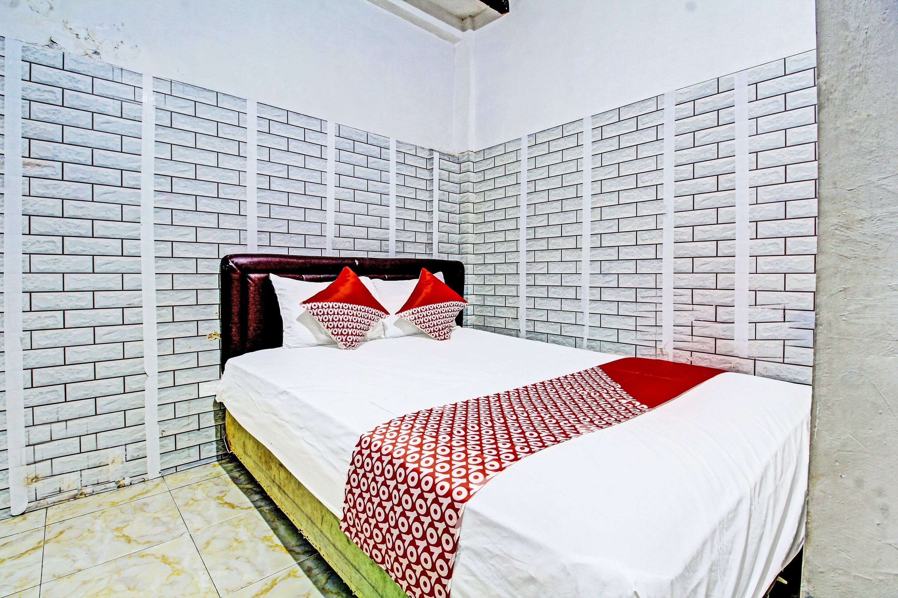 Kamar Double Ekonomi | Meja kerja, Wi-Fi gratis, dan seprai linen