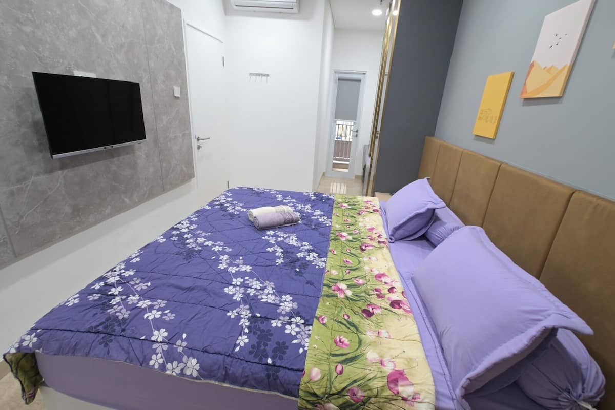 3 bedrooms, premium bedding, free WiFi, bed sheets