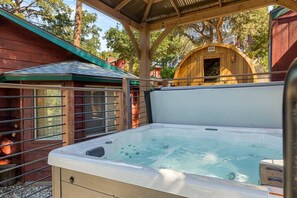 Bain à remous extérieur