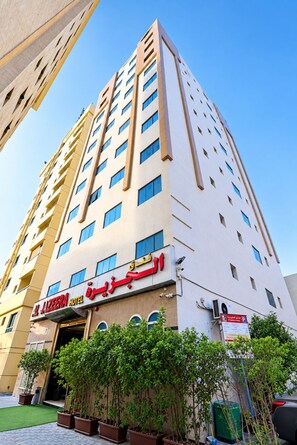 A multi-story hotel with a modern facade, a visible entrance, and a clear sky. - Al Jazeerah Hotel (Sharjah)