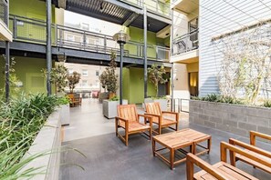 Terrace/patio - Walk to Convention|Gym|Great for Mid Term Stay (San Diego)