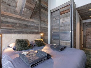 4 bedrooms, free WiFi, bed sheets
