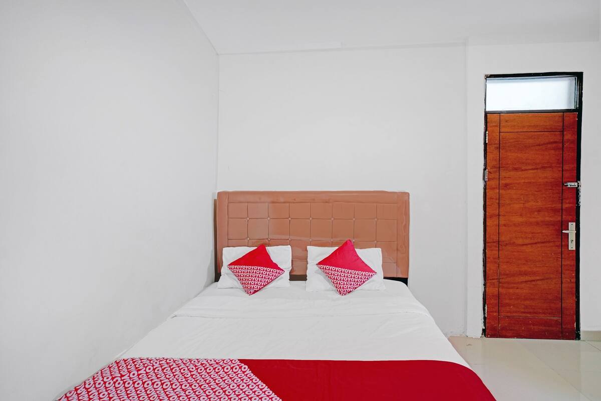 Standard Double Room | Free WiFi, bed sheets