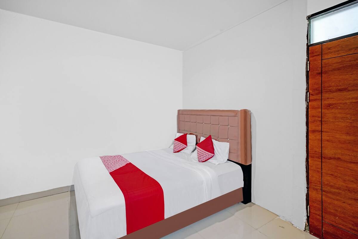 Standard Single Room | Free WiFi, bed sheets