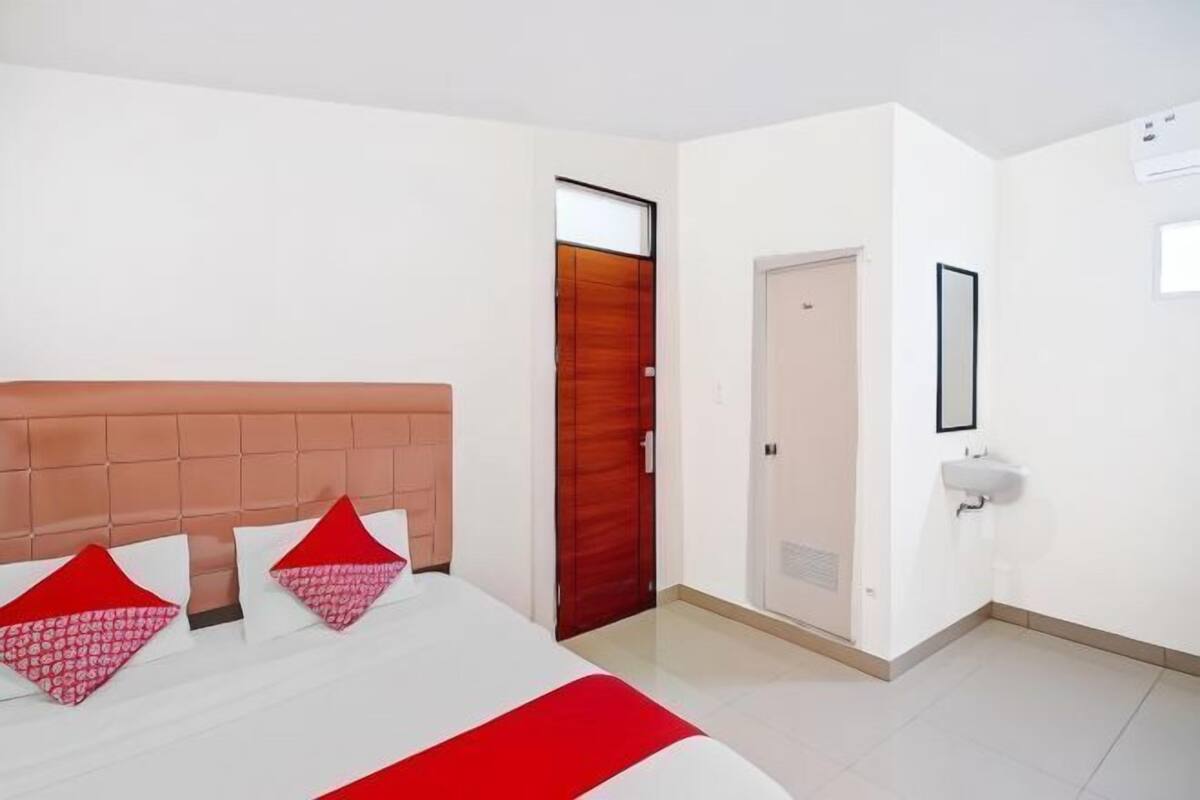 Free WiFi, bed sheets