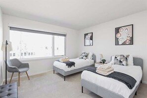 6 bedrooms, desk, iron/ironing board, WiFi