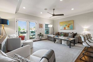 TV, stereo, offices - Luxury 3-level 3BR with roof deck, balcony, garage (Washington)