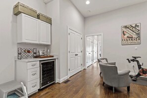 Fridge, microwave, oven, stovetop - Luxury 3-level 3BR with roof deck, balcony, garage (Washington)