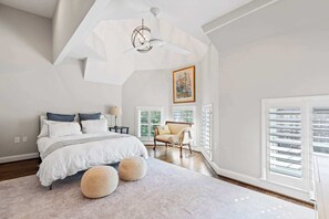 3 bedrooms, desk, iron/ironing board, WiFi - Luxury 3-level 3BR with roof deck, balcony, garage (Washington)