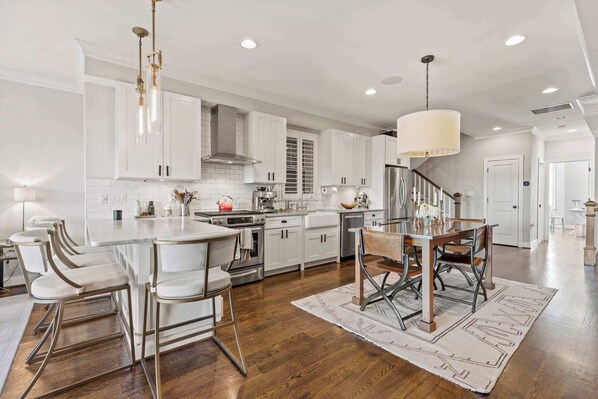 Fridge, microwave, oven, stovetop - Luxury 3-level 3BR with roof deck, balcony, garage (Washington)