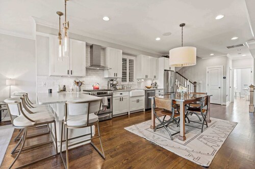 Luxury 3-level 3BR with roof deck, balcony, garage