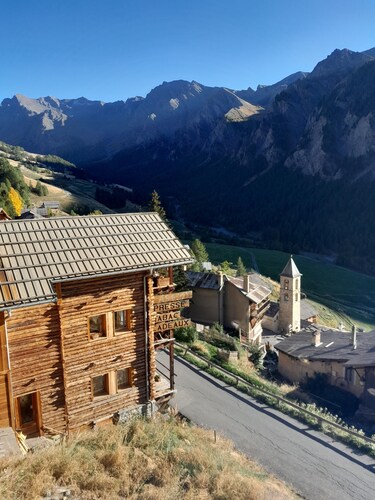 Chalet Luxueux à 500 Mètres des Pistes Avec Terrasse Plein sud