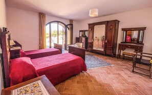 3 bedrooms, travel crib, WiFi, bed sheets - House With Private Pool and Fenced Garden in Quiet Location. Panoramic Views (Umbria)
