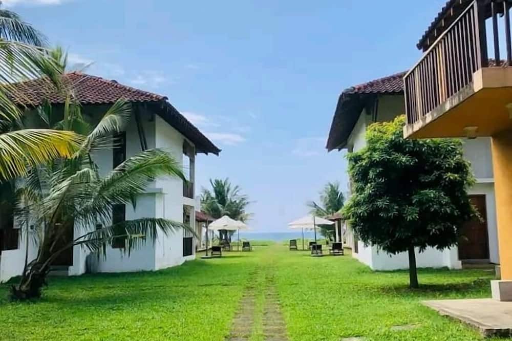 Muthumuni Ayurveda Beach Resort