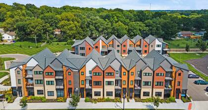 Tumbleweed - Walkable + Dog Park + Outdoor Space