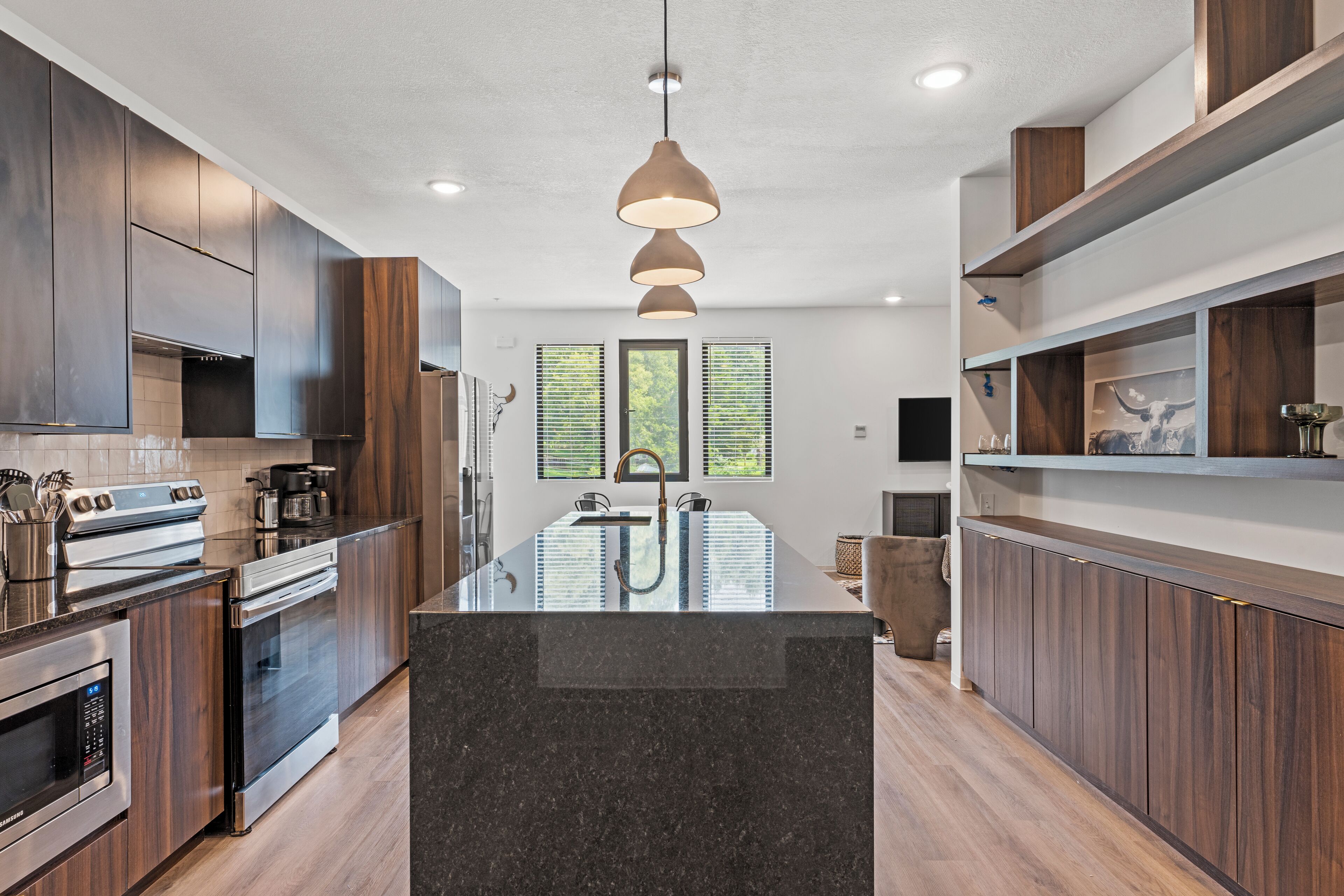 Refrigerador, microondas, horno y parrilla de estufa 