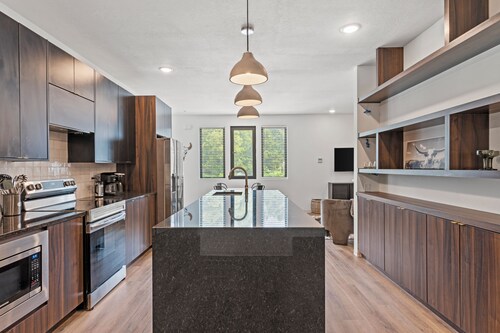 Tumbleweed - Walkable + Dog Park + Balcony + Garage