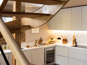 Fridge, oven, dishwasher, coffee/tea maker