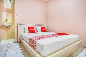 Habitación doble económica | Escritorio, wifi gratis y ropa de cama