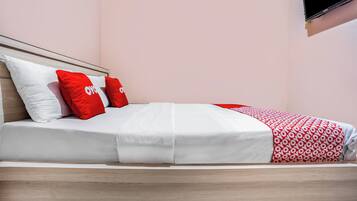 Standard Double Room | Desk, free WiFi, bed sheets