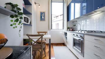 Deluxe-Apartment | Eigene Küche | Großer Kühlschrank, Mikrowelle, Ofen, Herdplatte
