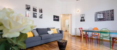 Deluxe Condo | Living area