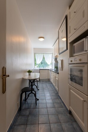 ثلاجة، ميكروويف، فرن، غسالة أطباق