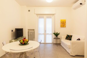 Panoramic Condo | Living area | 32-inch flat-screen TV with digital channels - notaMI - Brenta Top Floor - MM3  (Milan)