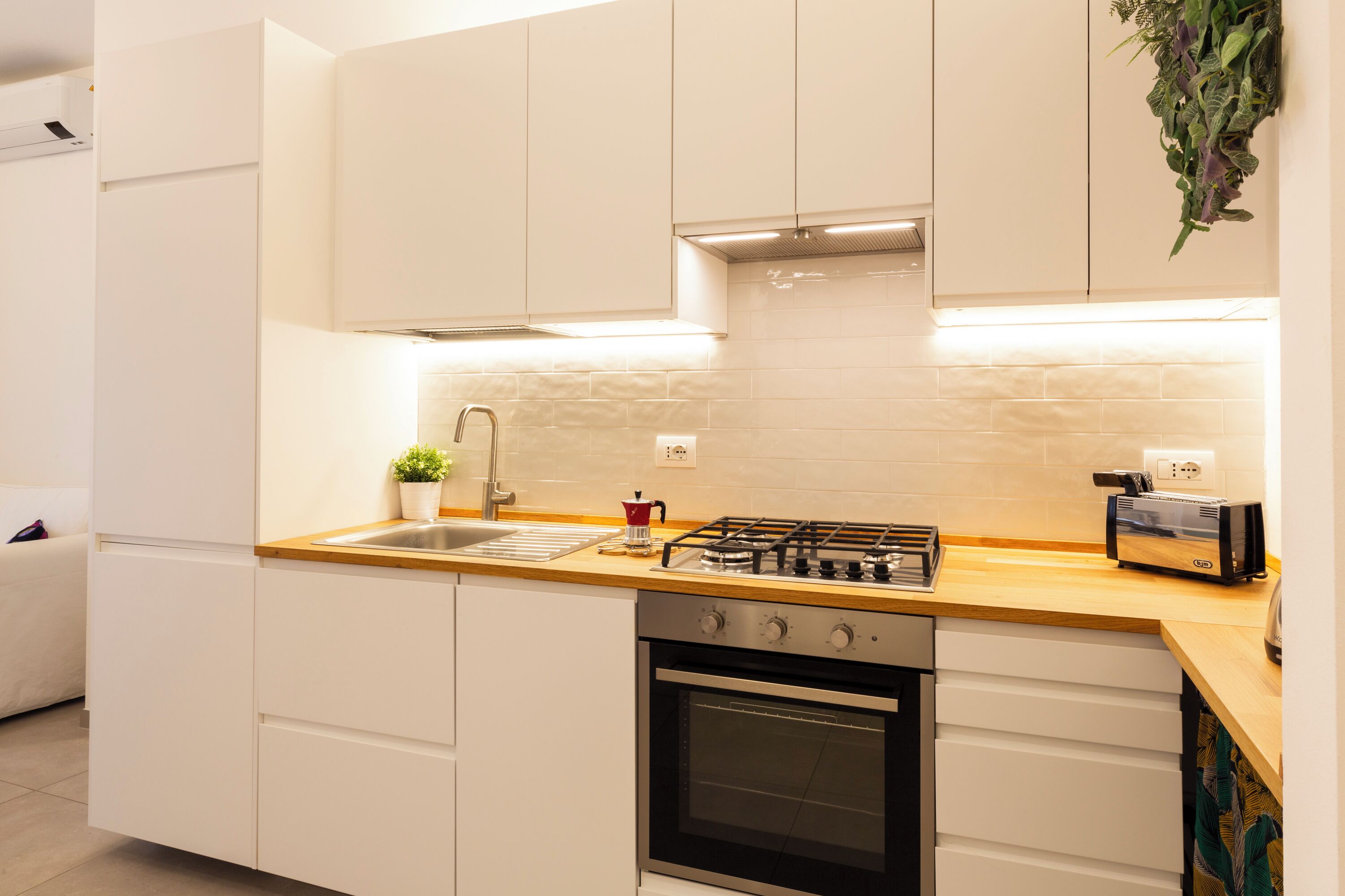 Apartamento panorámico | Cocina privada | Frigorífico grande, horno, placa de cocina y lavavajillas