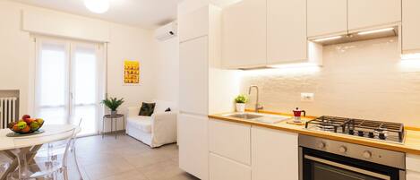 Panoramic Condo | Living area