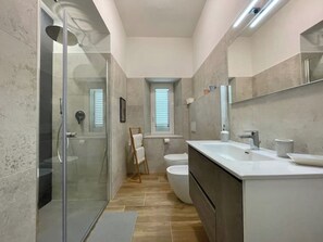 Shower, hair dryer, bidet, towels - Asso Asso  (Guardiagrele)