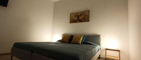 2 chambres, fer et planche à repasser, Wi-Fi, draps fournis